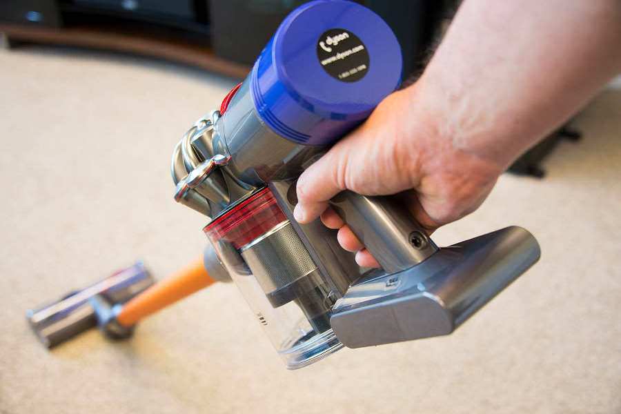 Dyson Cyclone V10 Absolute – время работы и процесс зарядки