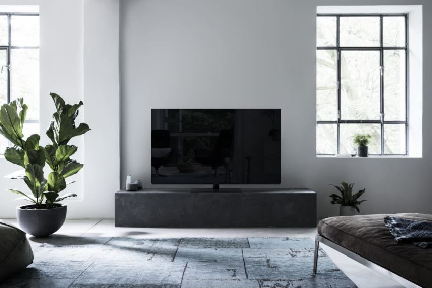 Panasonic TX-55FZR800 дизайн в интерьере