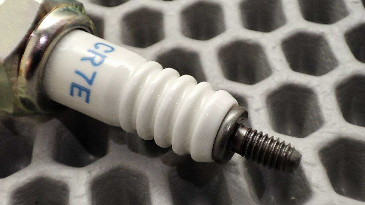 NGK CR7E