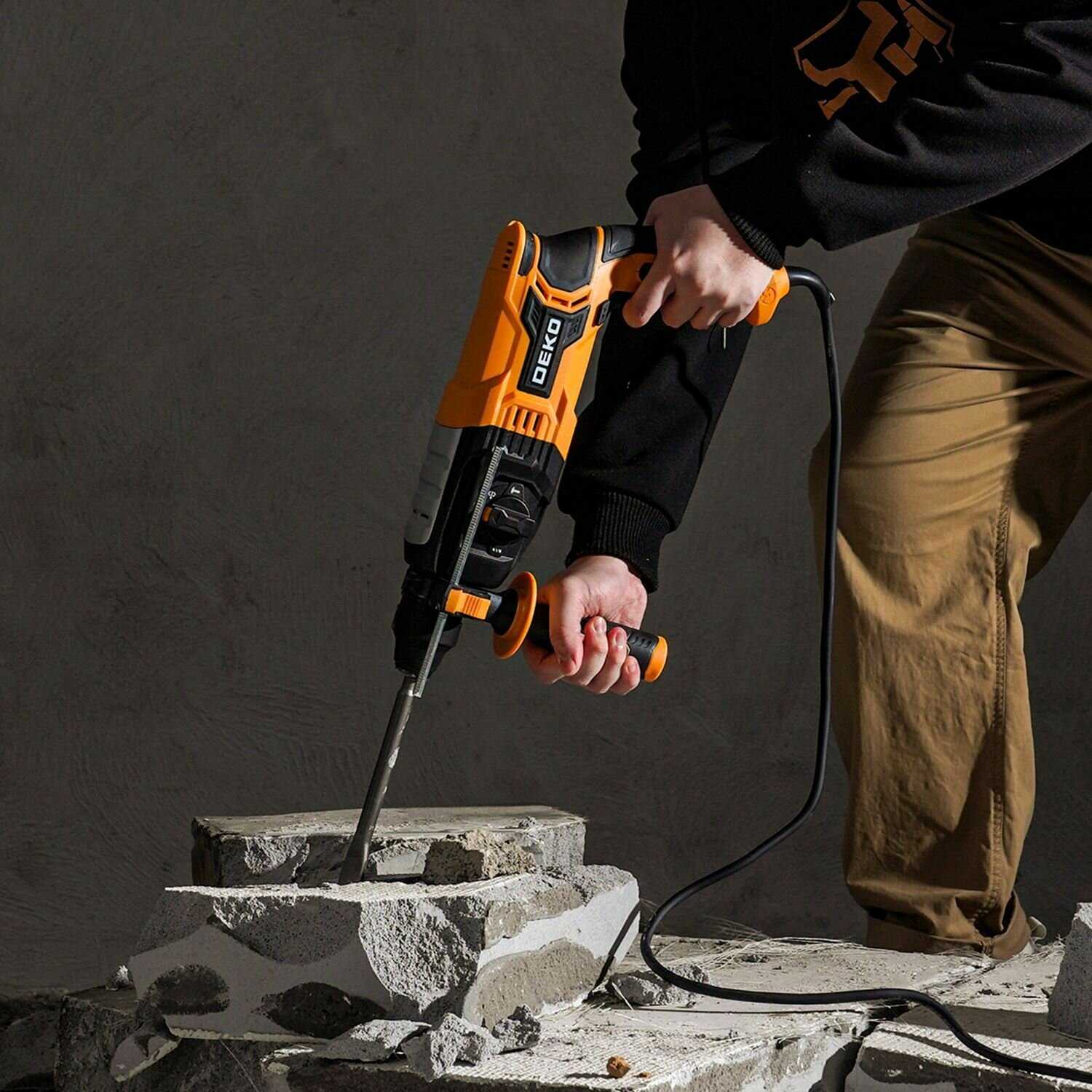 Перфоратор сетевой DEKO DKH1200W фотография 4