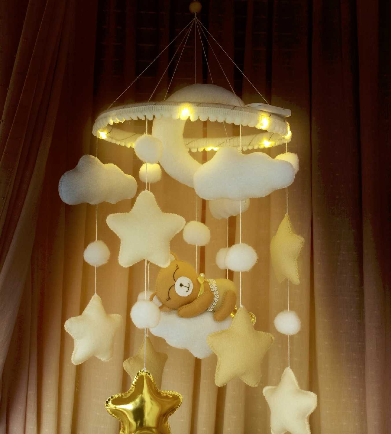 Мобиль в кроватку для новорожденных с подсветкой фотография 16