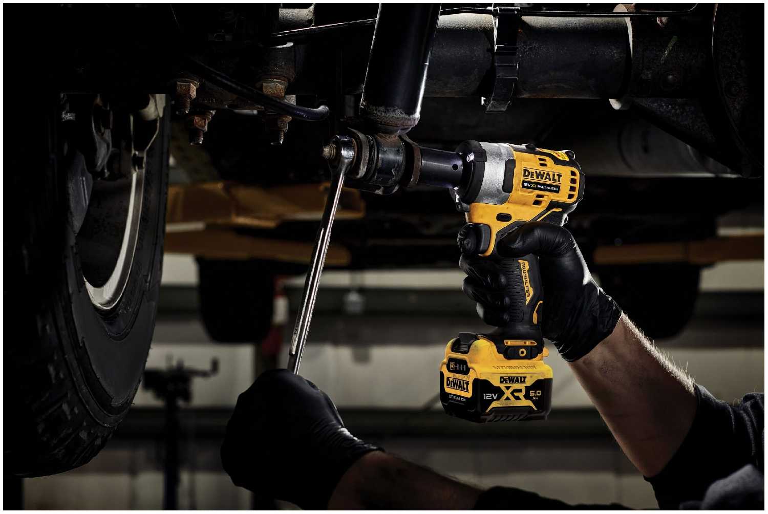 Аккумуляторный ударный гайковерт DeWALT DCF901P1-QW фотография 3