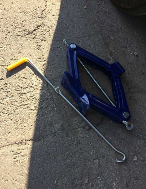 Домкрат ромбический механический Goodyear GY-SJ-03 фотография 11