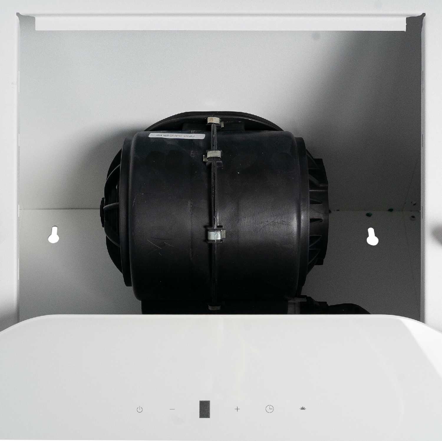 Наклонная стеклянная кухонная вытяжка DeLonghi Linea 615 NB фотография 12
