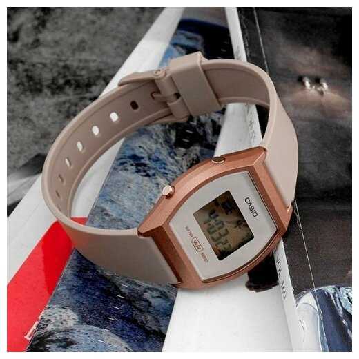 Часы ``CASIO`` LW-204-4A женские японские наручные часы с секундомером, таймером и будильником фотография 1