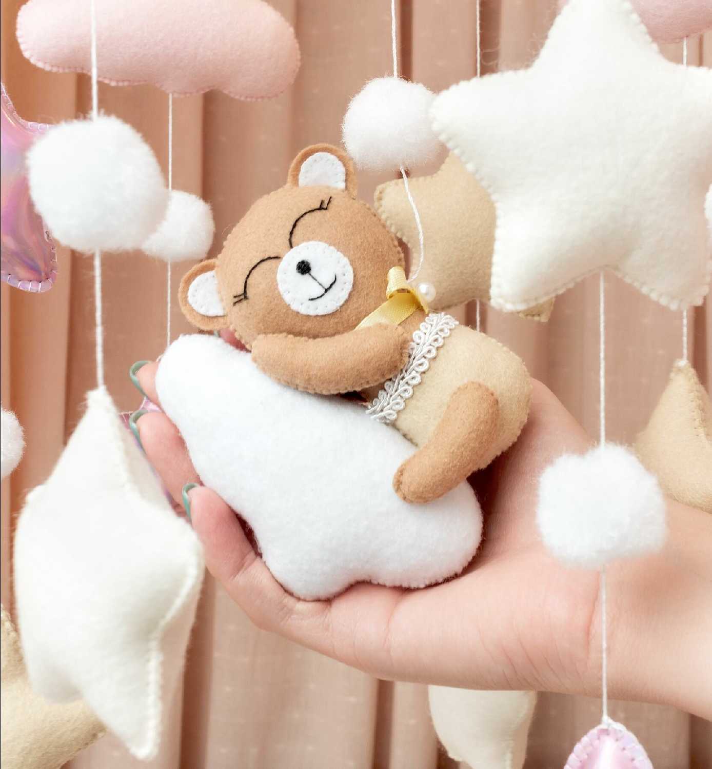 Мобиль в кроватку для новорожденных с подсветкой фотография 28