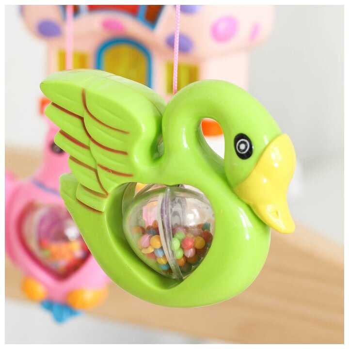 Механический мобиль Крошка Я Пряничный домик. Птички-погремушки 3888824 фотография 2