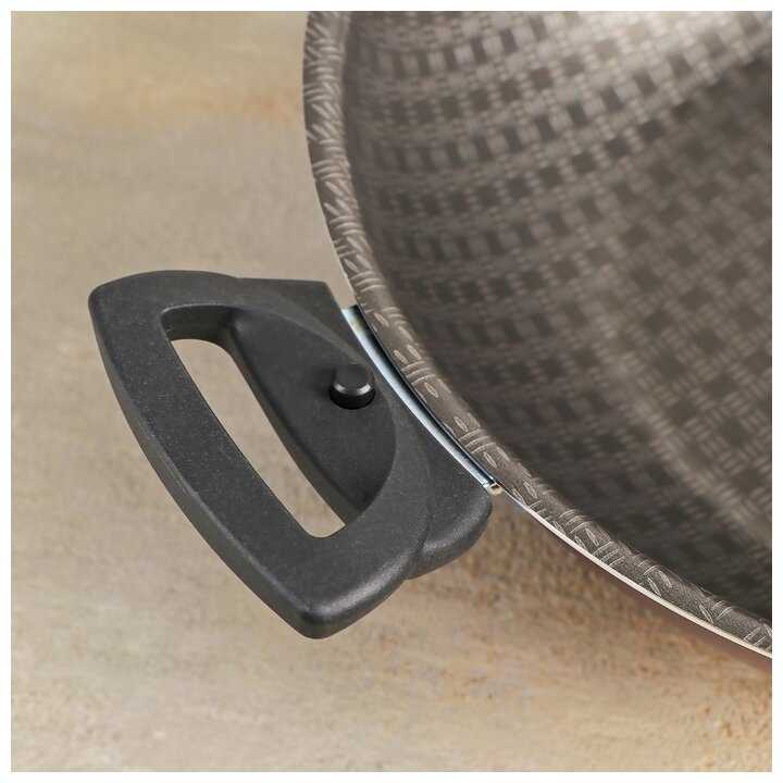 Сковорода ВОК Кружево, диаметр 28 см, с двумя съемными ручками фотография 2