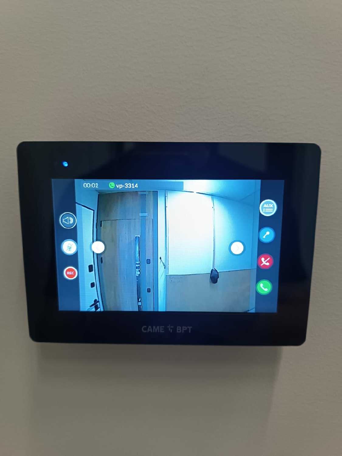 Абонентское IP-устройство CAME XTS 5IP hands-free с сенсорным 5’’ дисплеем, локальным и POE питанием (840CH-0100) фотография 4