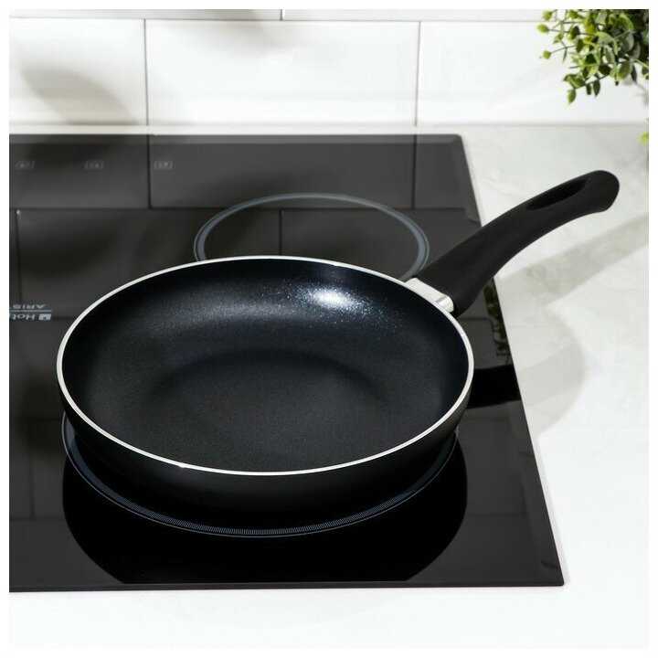 Сковорода Доляна Basic, d=22 см, пластиковая ручка, антипригарное покрытие, индукция, цвет чёрный фотография 4
