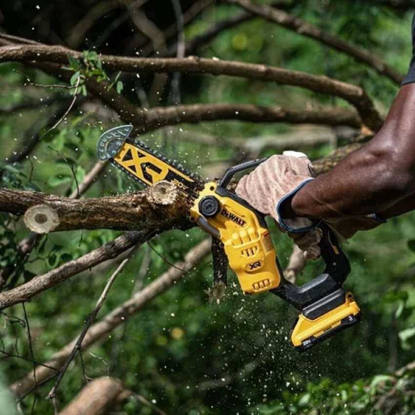 Аккумуляторная пила DeWALT Цепная пила (DCMPS520N) фотография 5