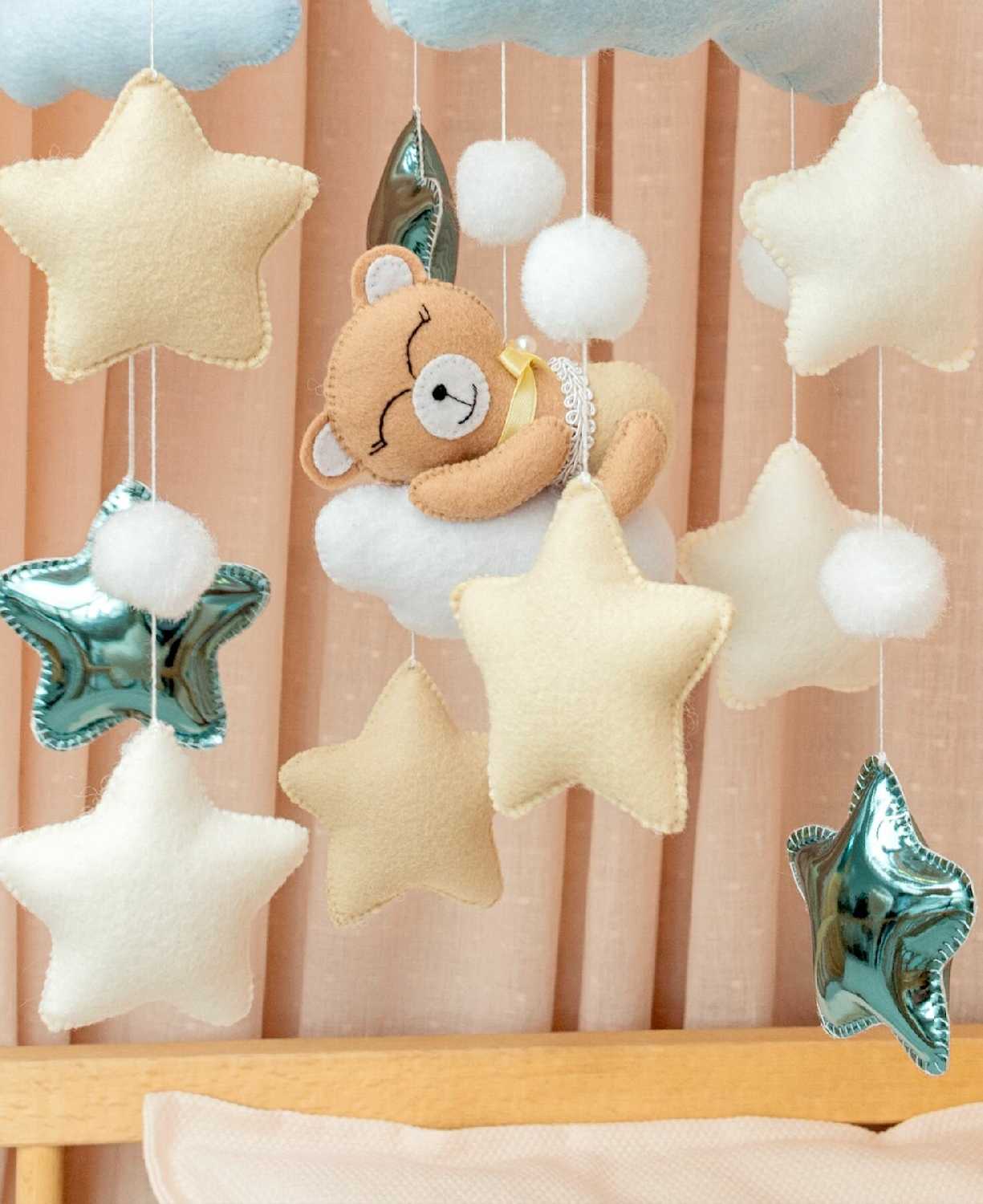 Мобиль в кроватку для новорожденных с подсветкой фотография 12