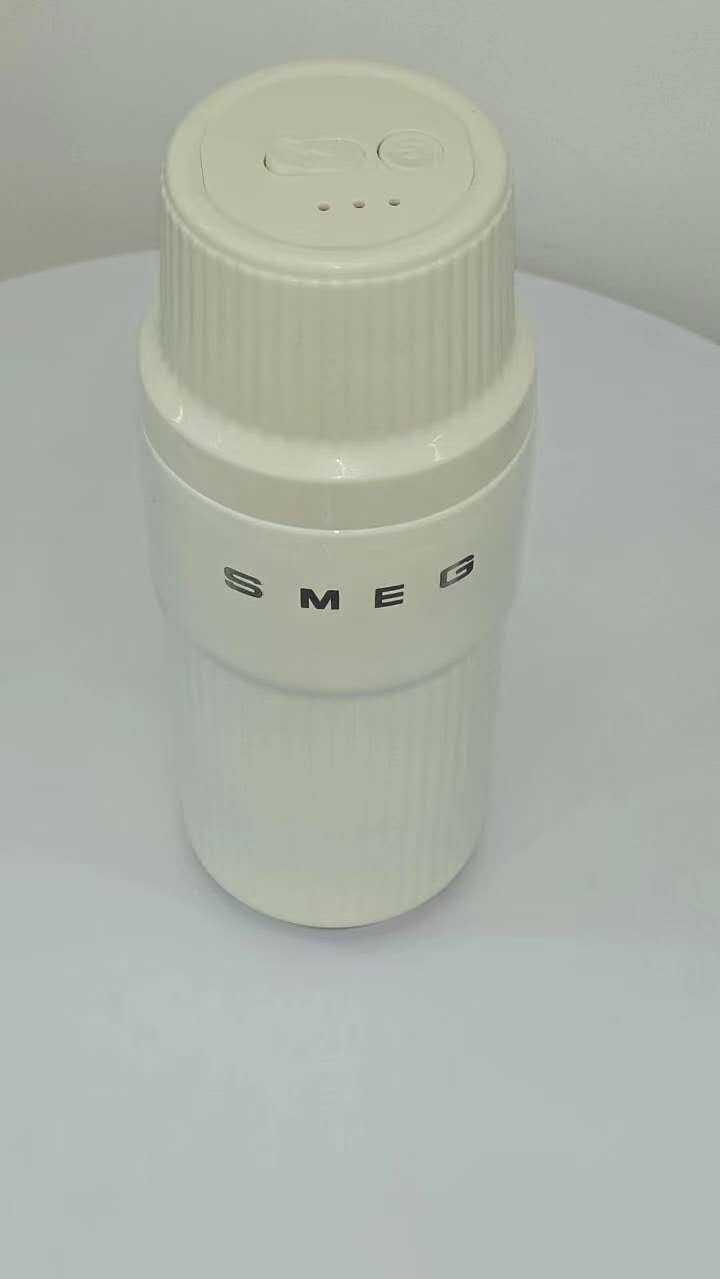 Портативный блендер Smeg фотография 4