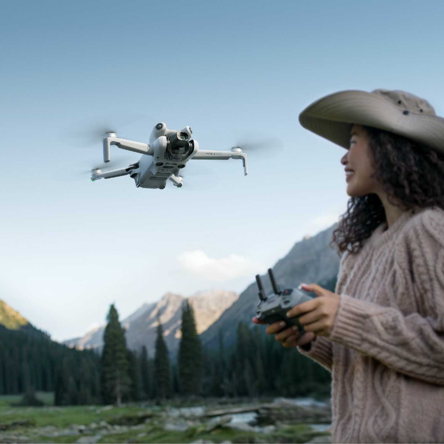 Квадрокоптер DJI Mini 4 Pro Fly More Combo Plus (DJI RC 2) фотография 16