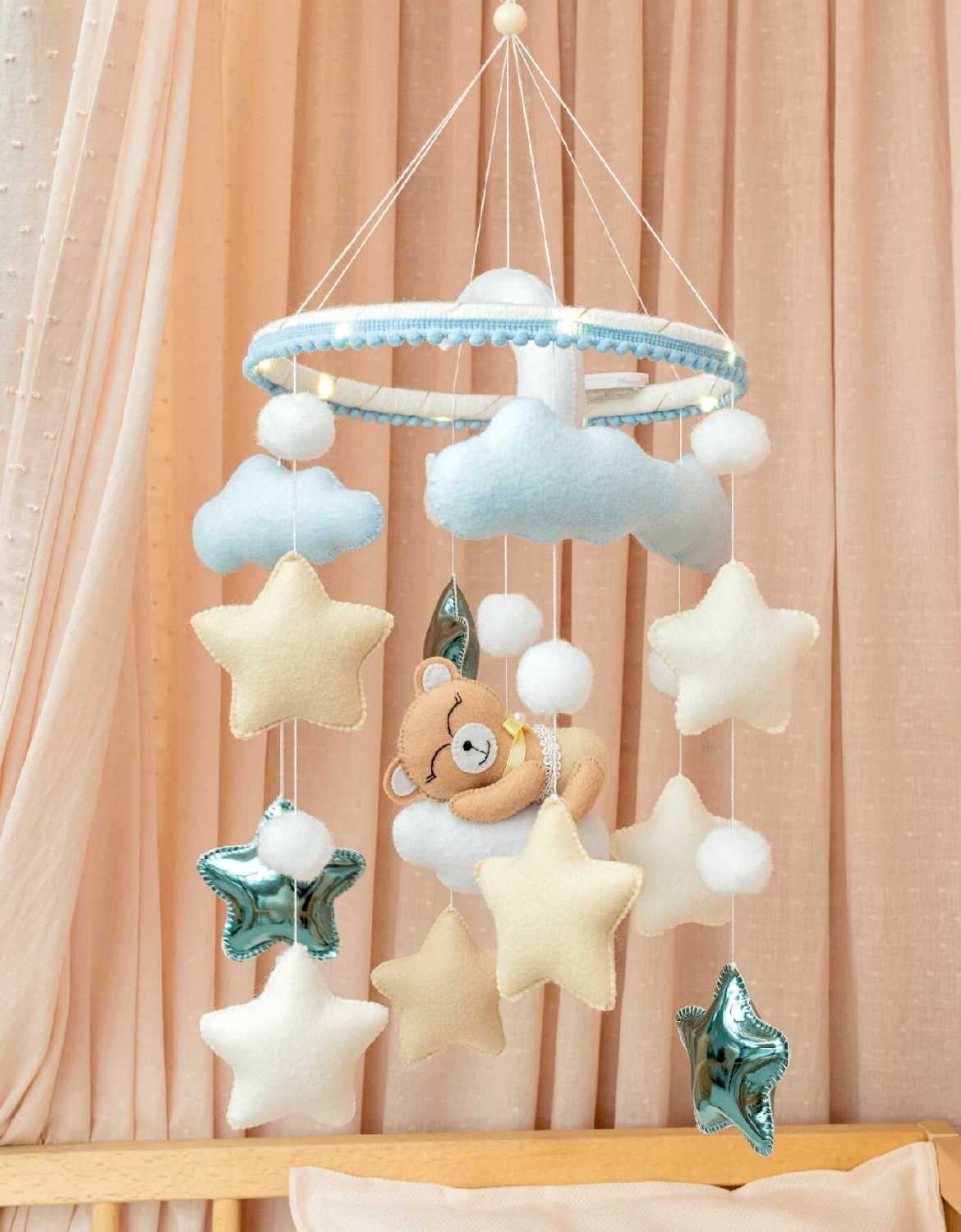 Мобиль в кроватку для новорожденных с подсветкой фотография 11