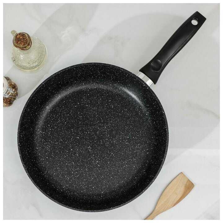 Сковорода Доляна «Элит», d=28 см, пластиковая ручка, антипригарное покрытие, цвет серый фотография 1