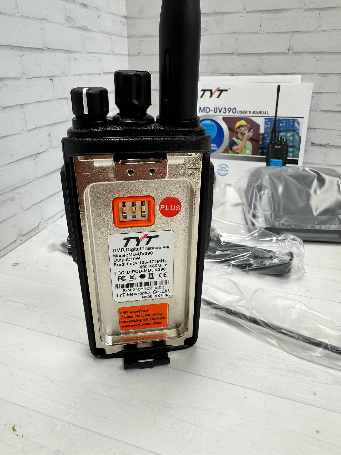 Портативная рация TYT MD-UV390 (DMR GPS) фотография 4