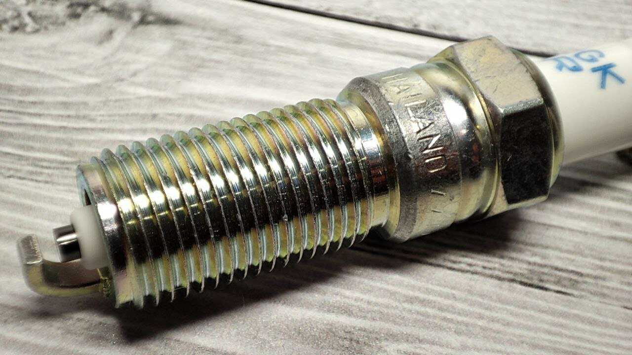 Свеча зажигания NGK TR5B-13 (4559) фотография 15