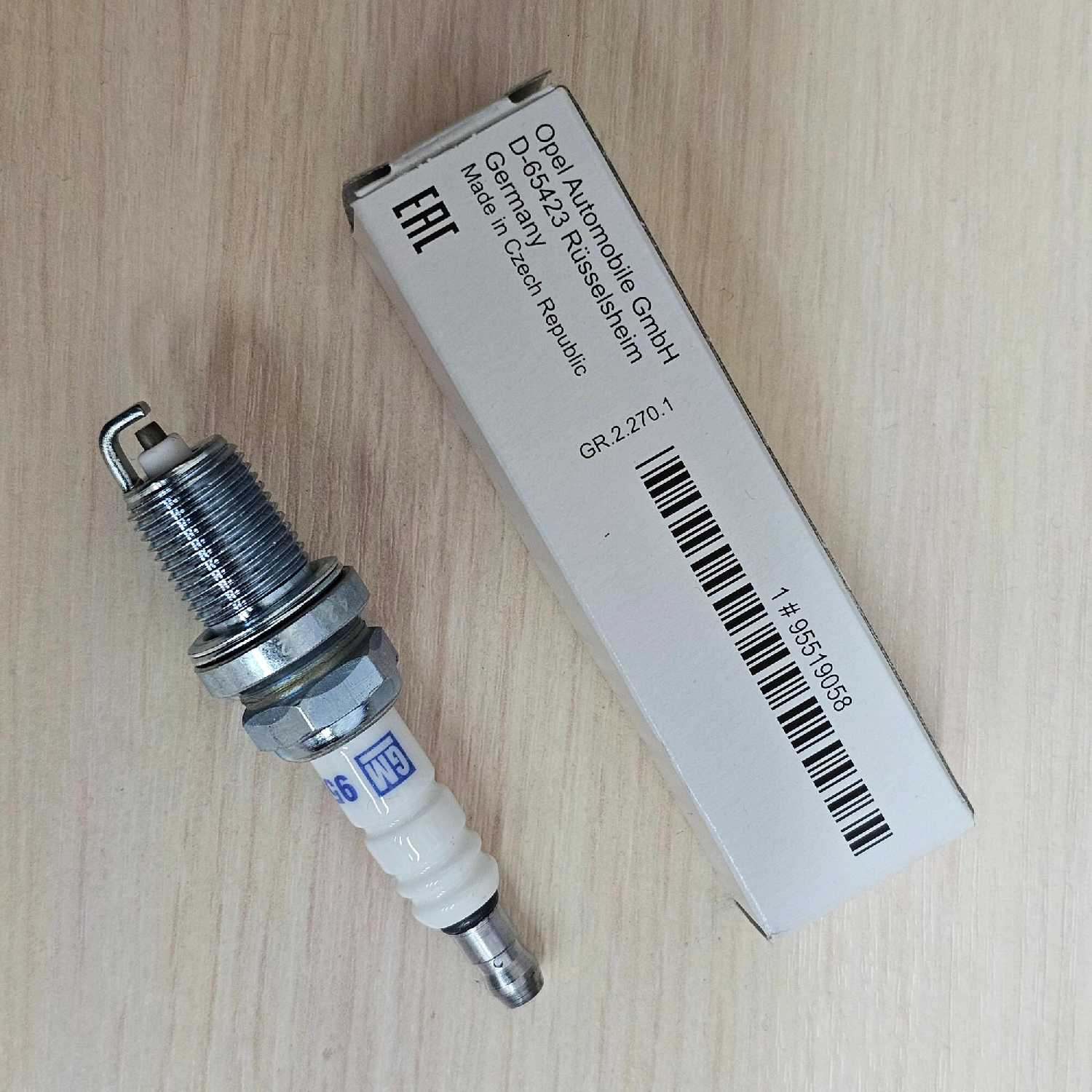 Свеча зажигания оригинальная для двигателей Z16XEP, Z16XE1, Z16XER, Z18XER, A16XER, A18XER Опель фотография 32