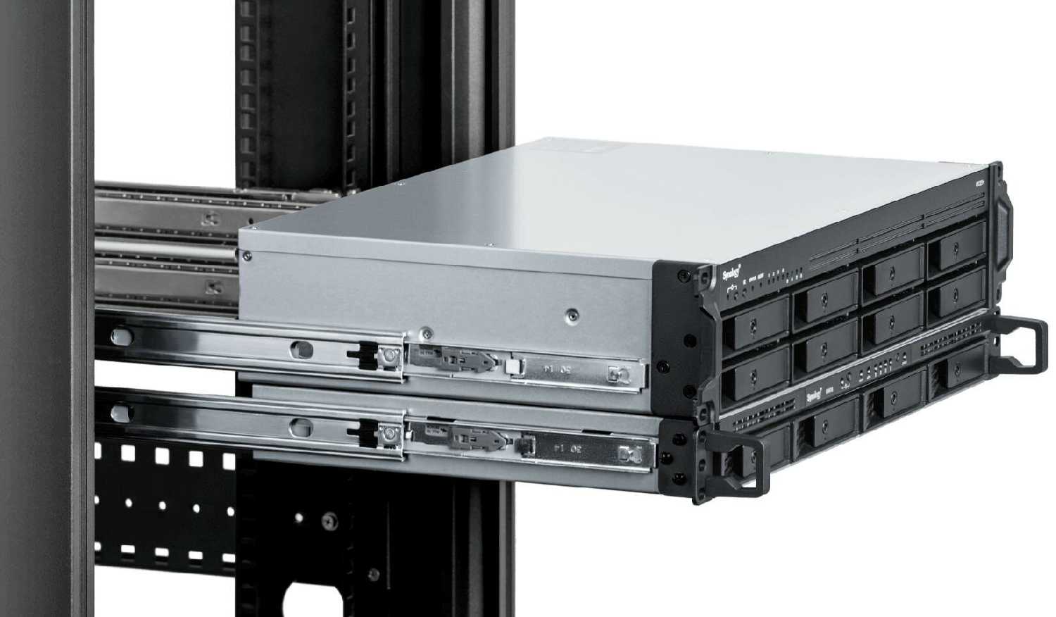 Сетевой накопитель (NAS) Synology RS1221+ фотография 7