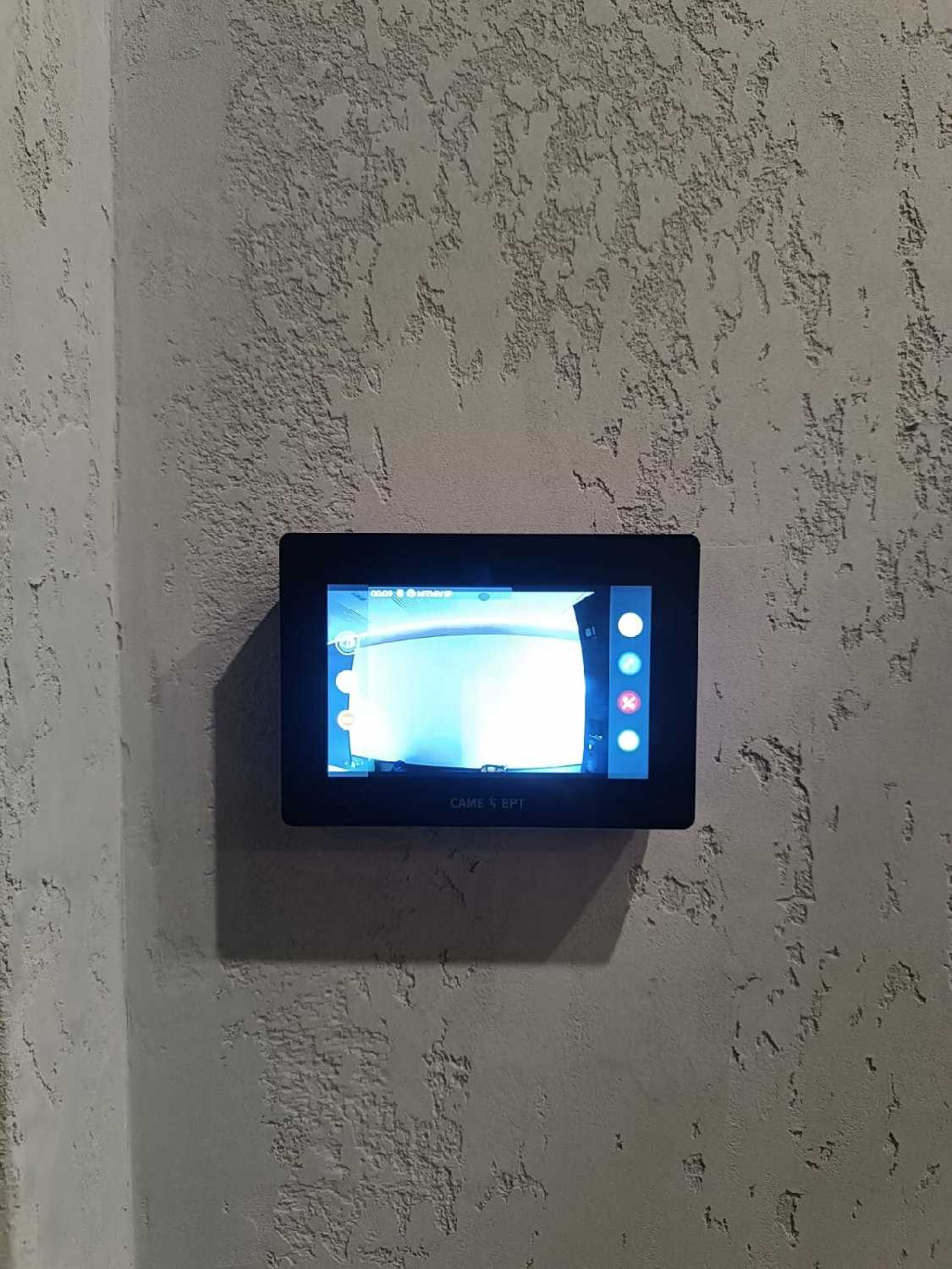 Абонентское IP-устройство CAME XTS 5IP hands-free с сенсорным 5’’ дисплеем, локальным и POE питанием (840CH-0100) фотография 2