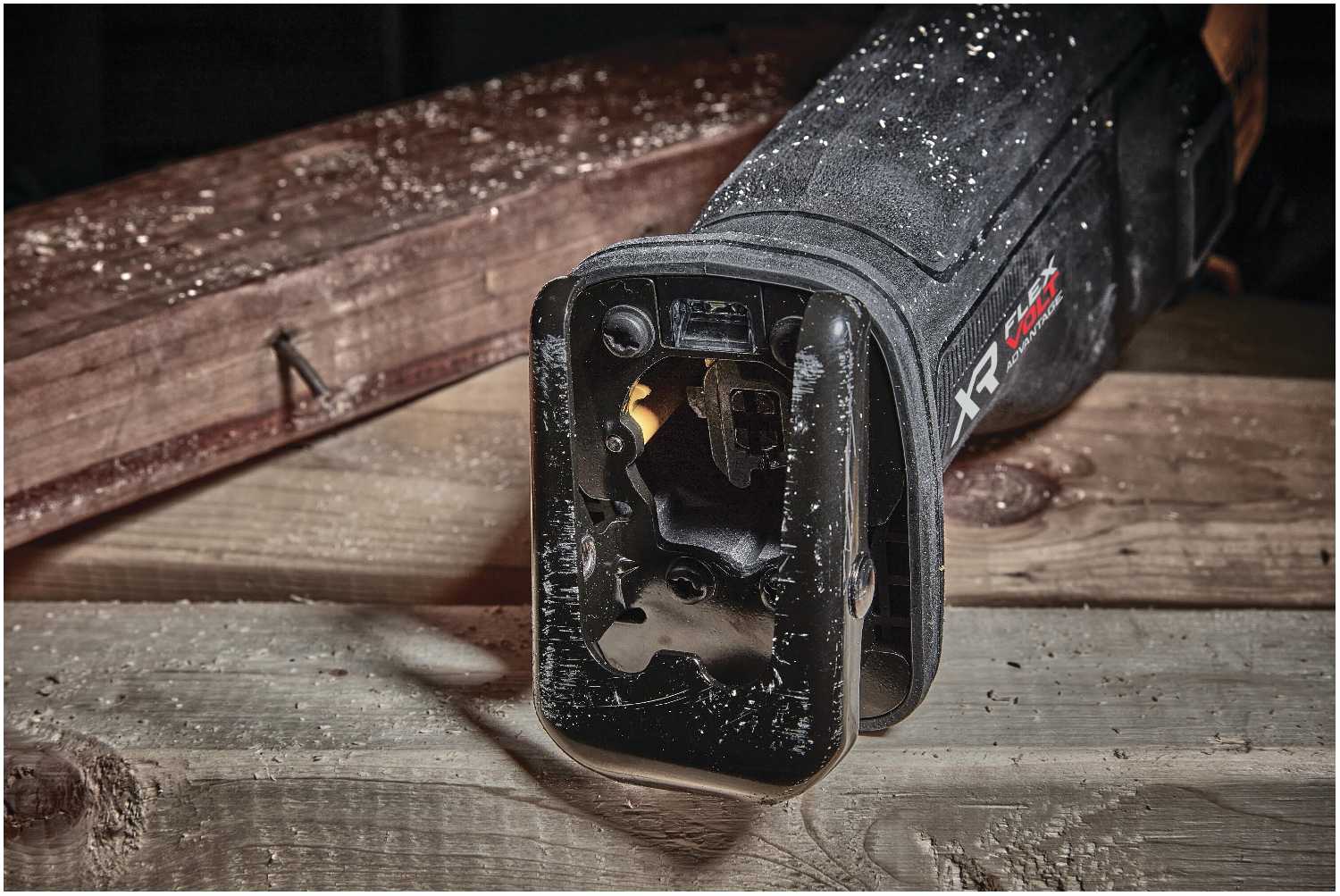 Пила DeWALT DCS386NT кейс фотография 16