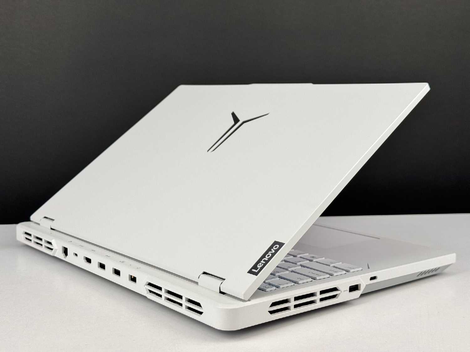 Ноутбук Lenovo Legion 5 Pro (R9000P) фотография 3