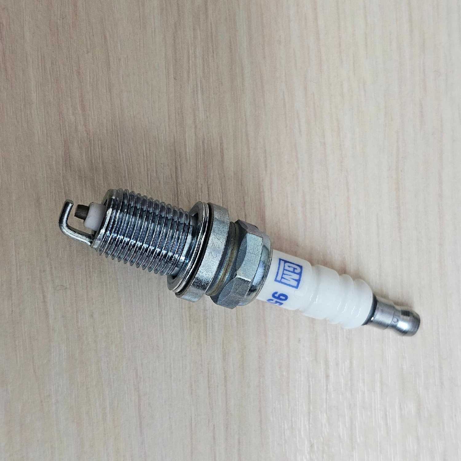 Свеча зажигания оригинальная для двигателей Z16XEP, Z16XE1, Z16XER, Z18XER, A16XER, A18XER Опель фотография 15