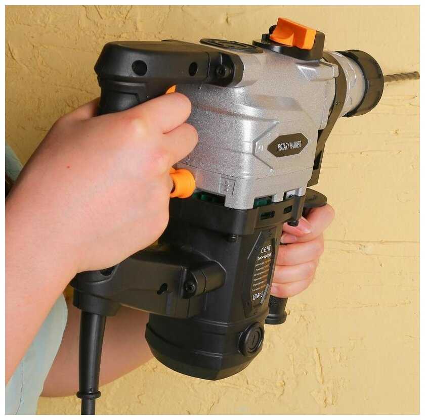 Перфоратор Deko DKH1000W фотография 4