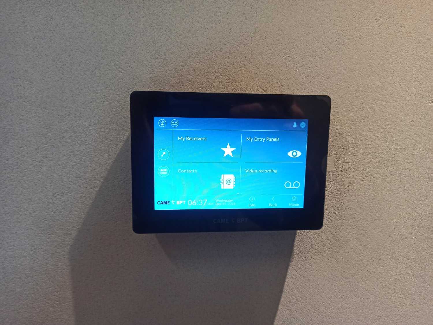 Абонентское IP-устройство CAME XTS 5IP hands-free с сенсорным 5’’ дисплеем, локальным и POE питанием (840CH-0100) фотография 5