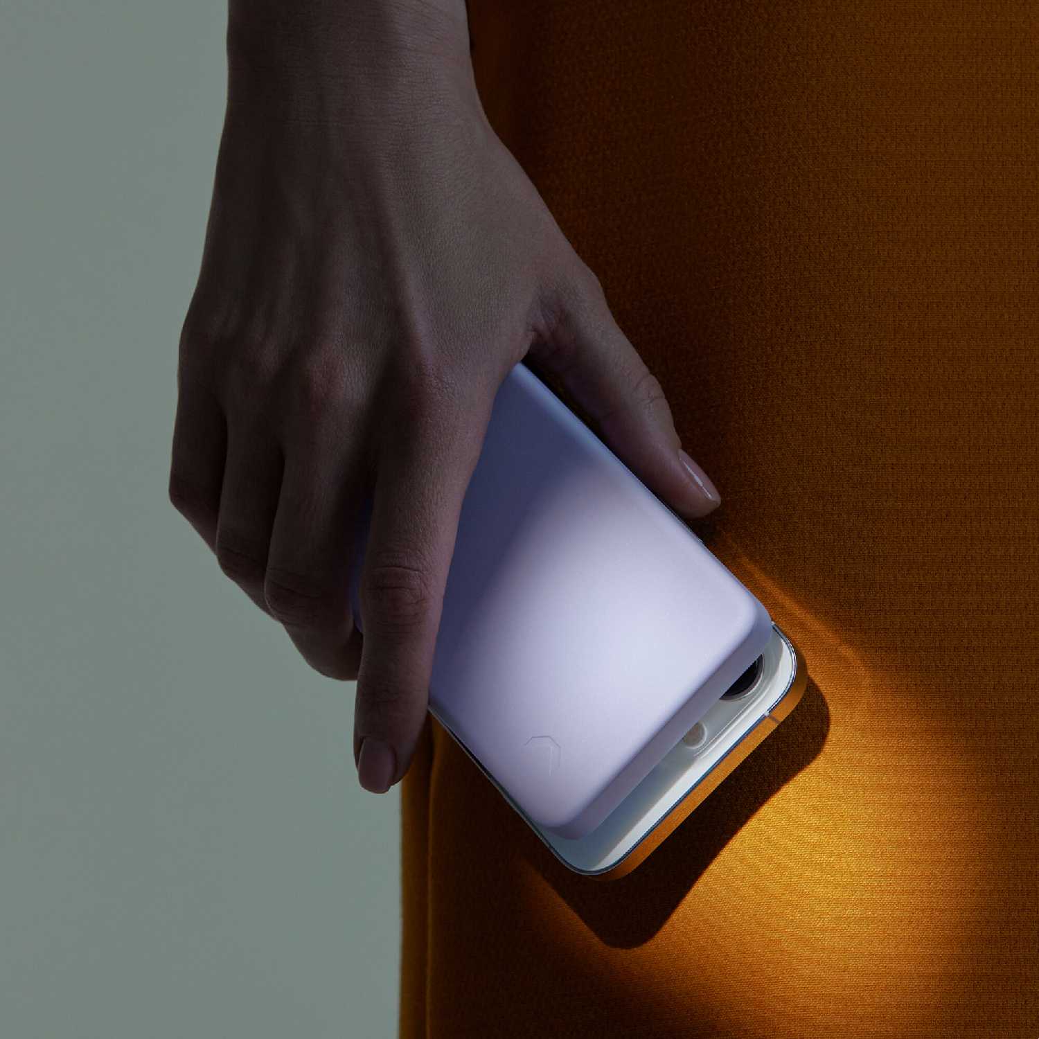 Портативный внешний аккумулятор COMMO AEON Magsafe [CBP-10WR] [10000 мАч] фотография 2