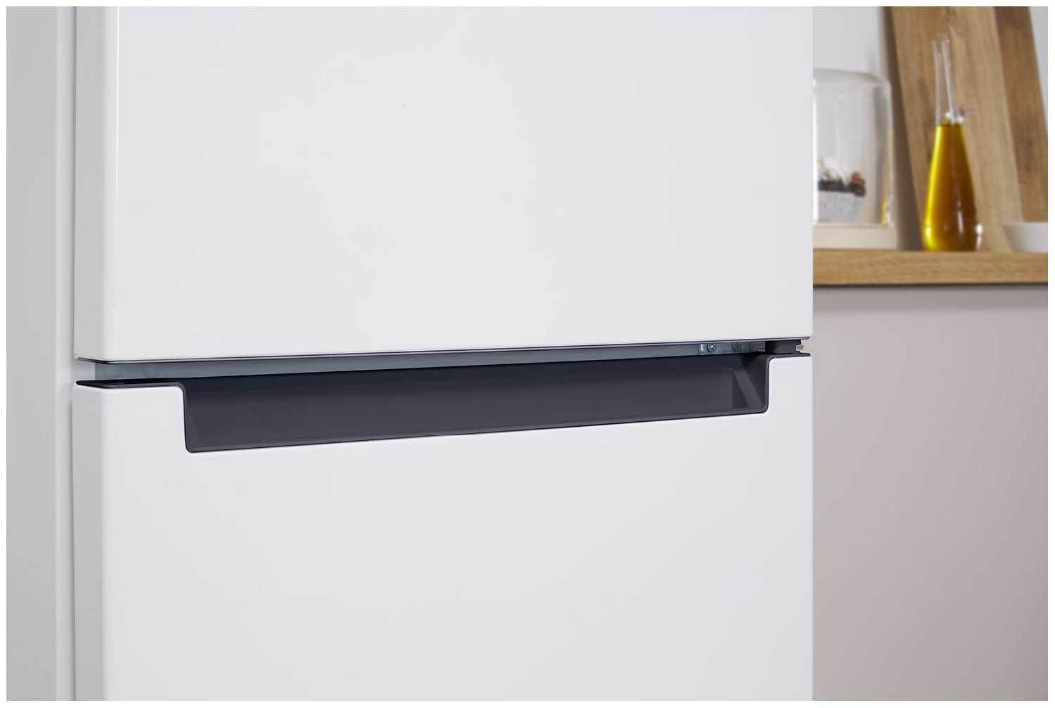 Двухкамерный холодильник Indesit DS 3180 W фотография 3