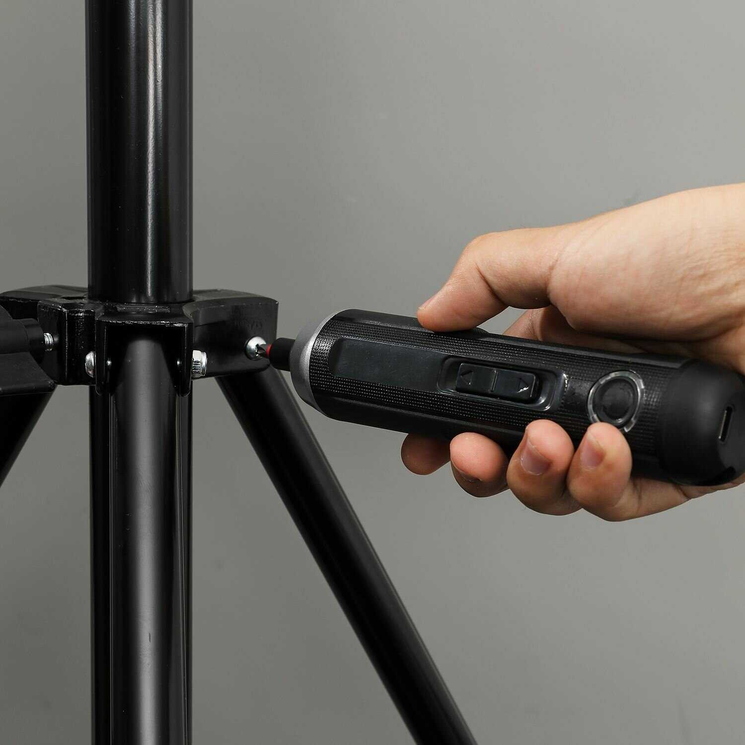 Отвертка аккумуляторная Deli Отвертка аккумуляторная прямая DL-DP04-E1B2 (3,6В, 2А/ч, 5Нм, реверс, подсветка, кейс) фотография 29