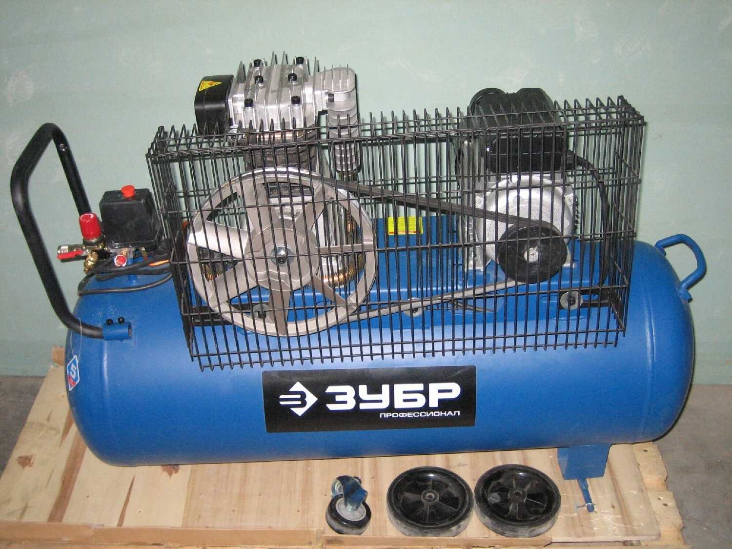 Компрессор ЗУБР ЗКПМ-440-100-Р-2.2, 2.2 кВт фотография 15