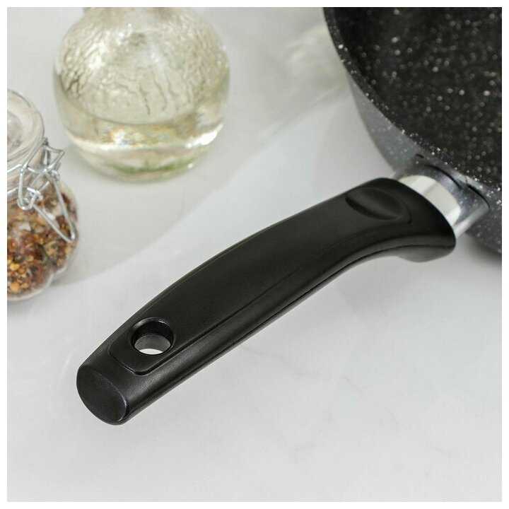 Сковорода Доляна «Элит», d=28 см, пластиковая ручка, антипригарное покрытие, цвет серый фотография 3