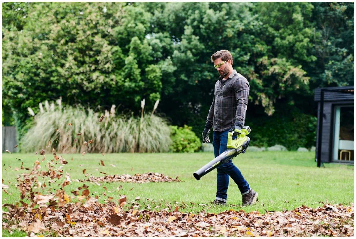 Аккумуляторная воздуходувка RYOBI RY18BLXA-0 фотография 2