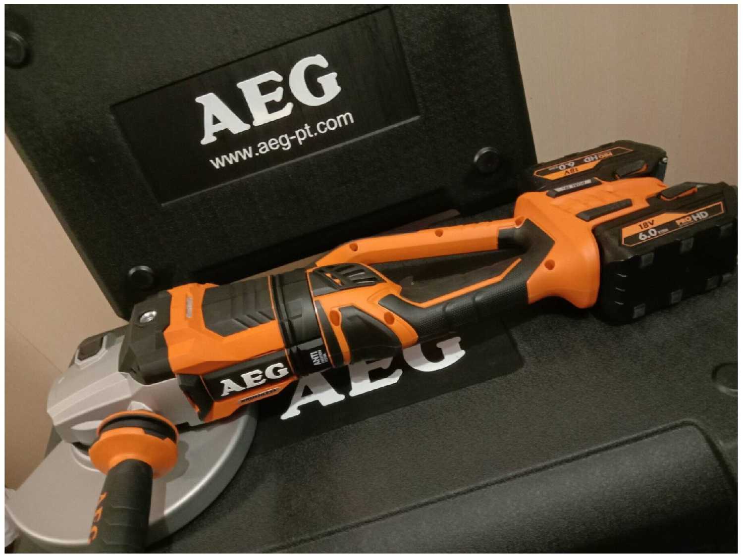 Аккумуляторная УШМ AEG УШМ (BEWS 18-230BL-0) фотография 3
