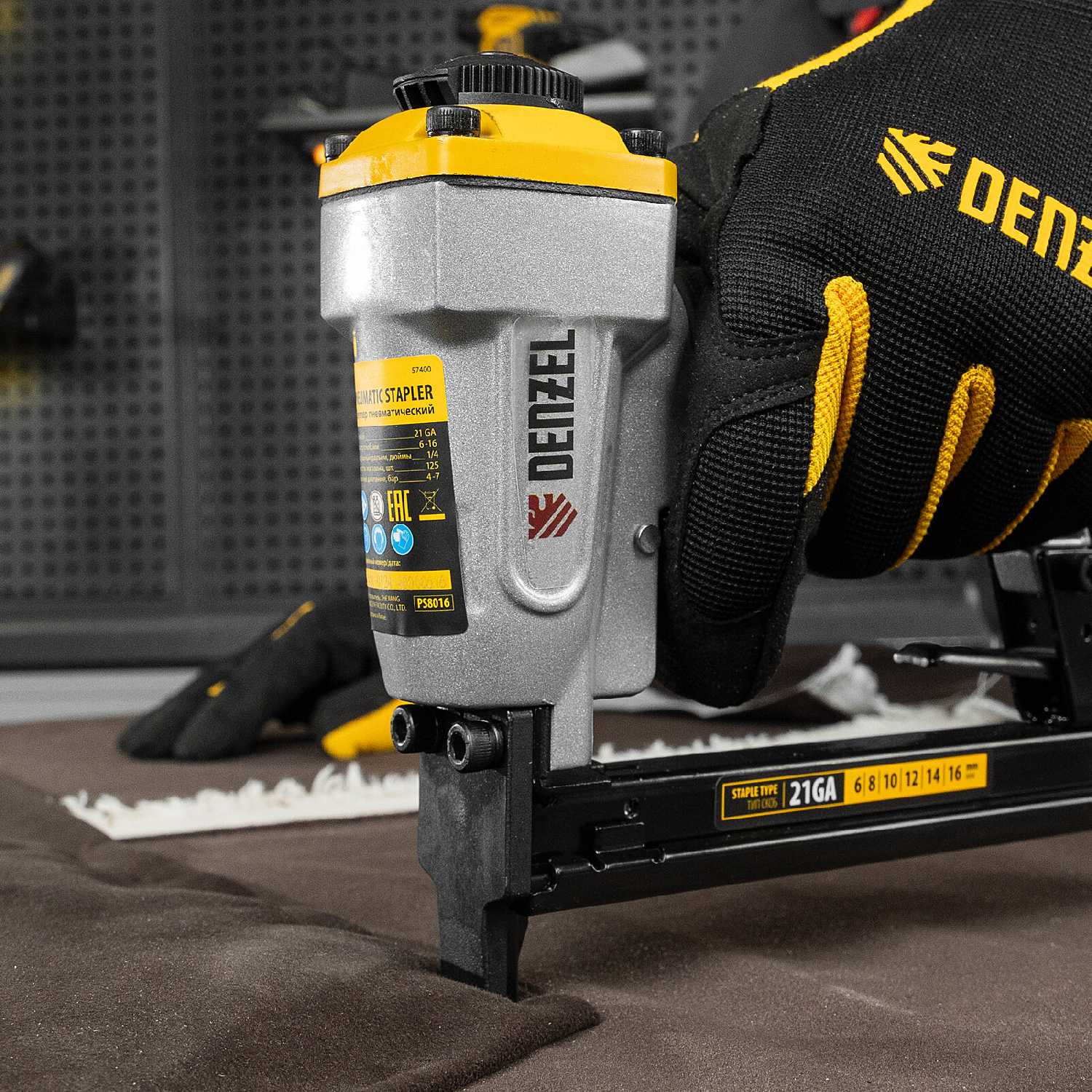 Степлер пневматический Denzel PS8016 для прямоугольных скоб 21GA от 6 до 16 мм (57400) фотография 7