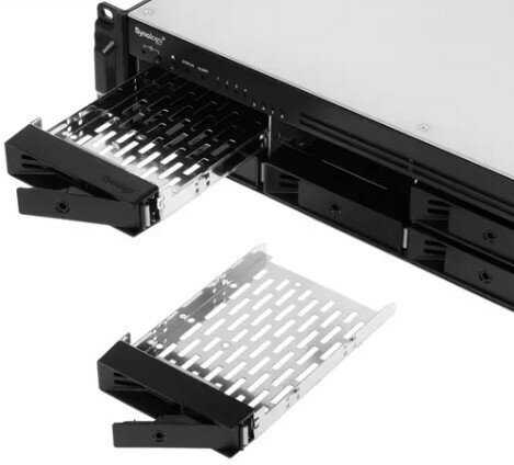 Сетевой накопитель (NAS) Synology RS1221+ фотография 12