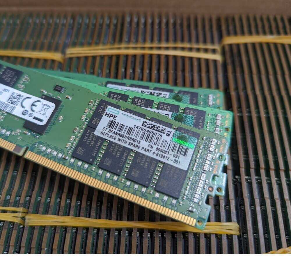 Оперативная память Samsung 32 ГБ DDR4 DIMM CL17 (M393A4K40CB1-CRC) фотография 1