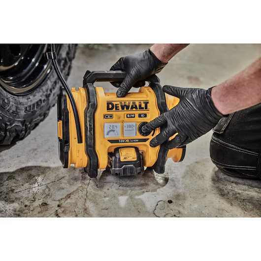 Аккумуляторный компрессор DEWALT DCC018N фотография 11