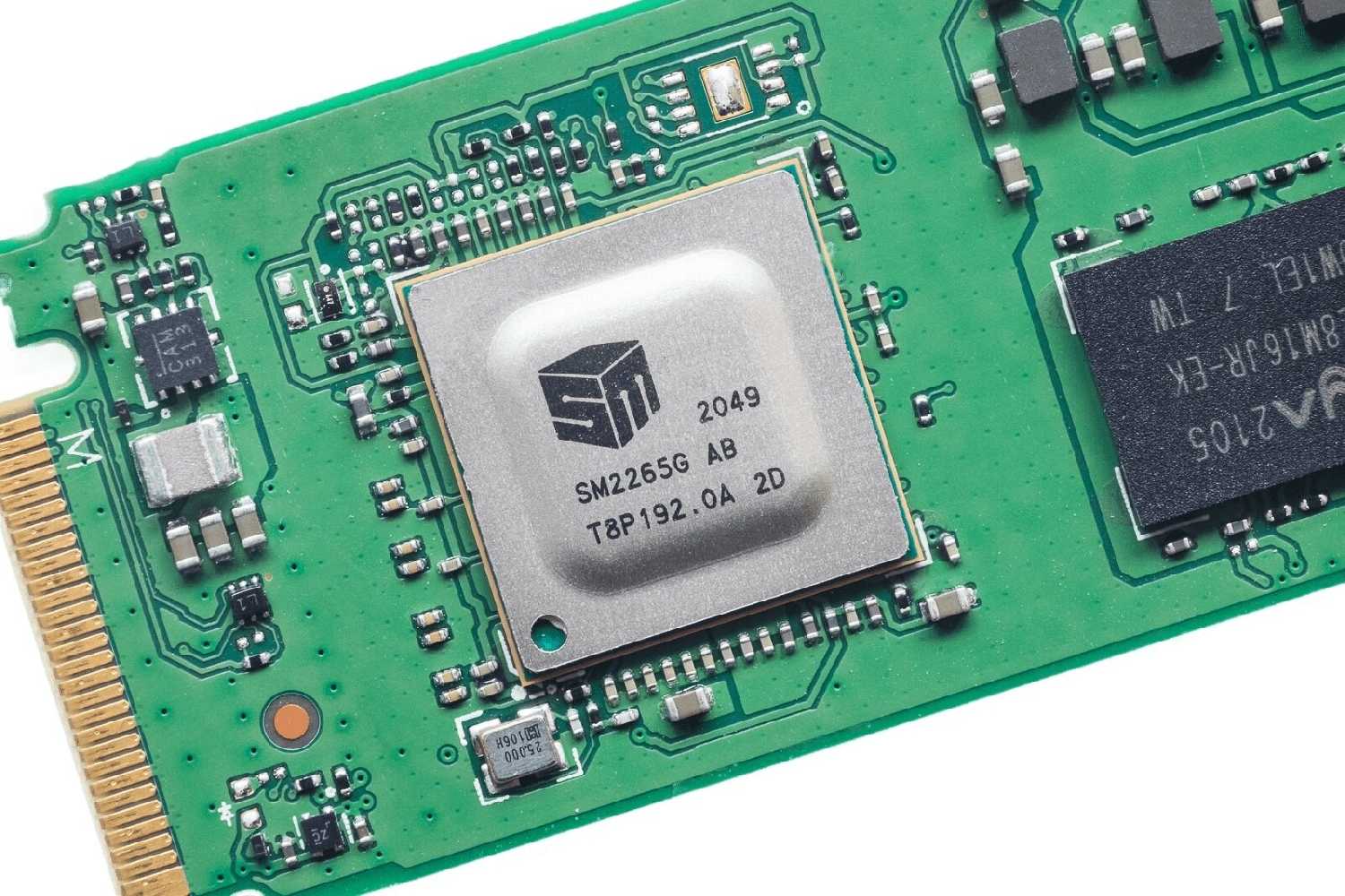 Твердотельный накопитель Intel 670p Series (SSDPEKNU010TZX1) фотография 3