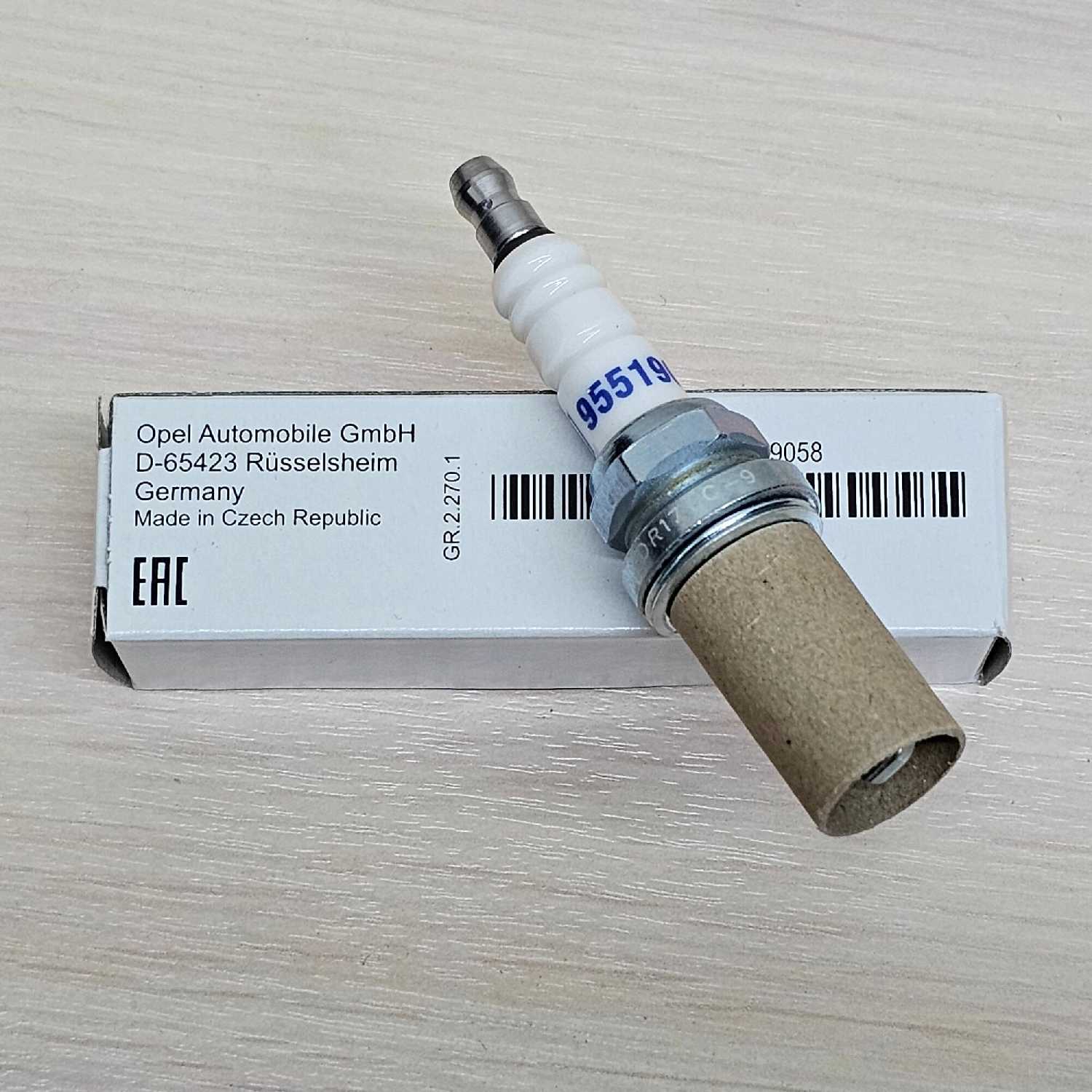 Свеча зажигания оригинальная для двигателей Z16XEP, Z16XE1, Z16XER, Z18XER, A16XER, A18XER Опель фотография 29