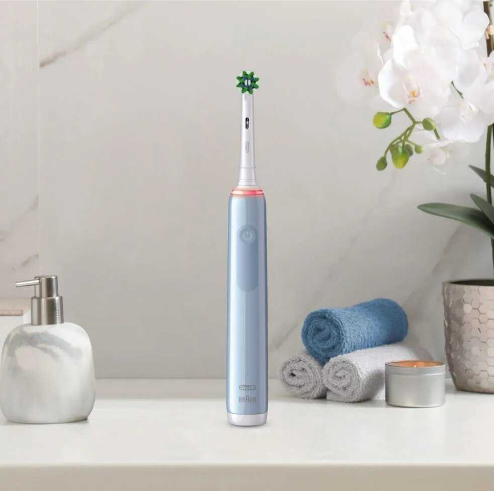 Электрическая зубная щетка Oral-B Pro 3 3000 Sensitive Clean (D505.523.3) фотография 8