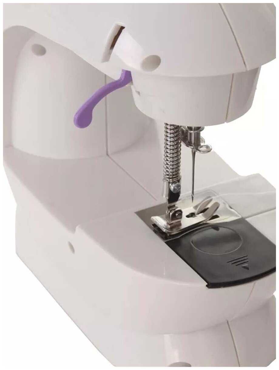 Портативная швейная машинка 4 в 1 переносная мини помощница Handheld Sewing Machine SM-202A белая фотография 4
