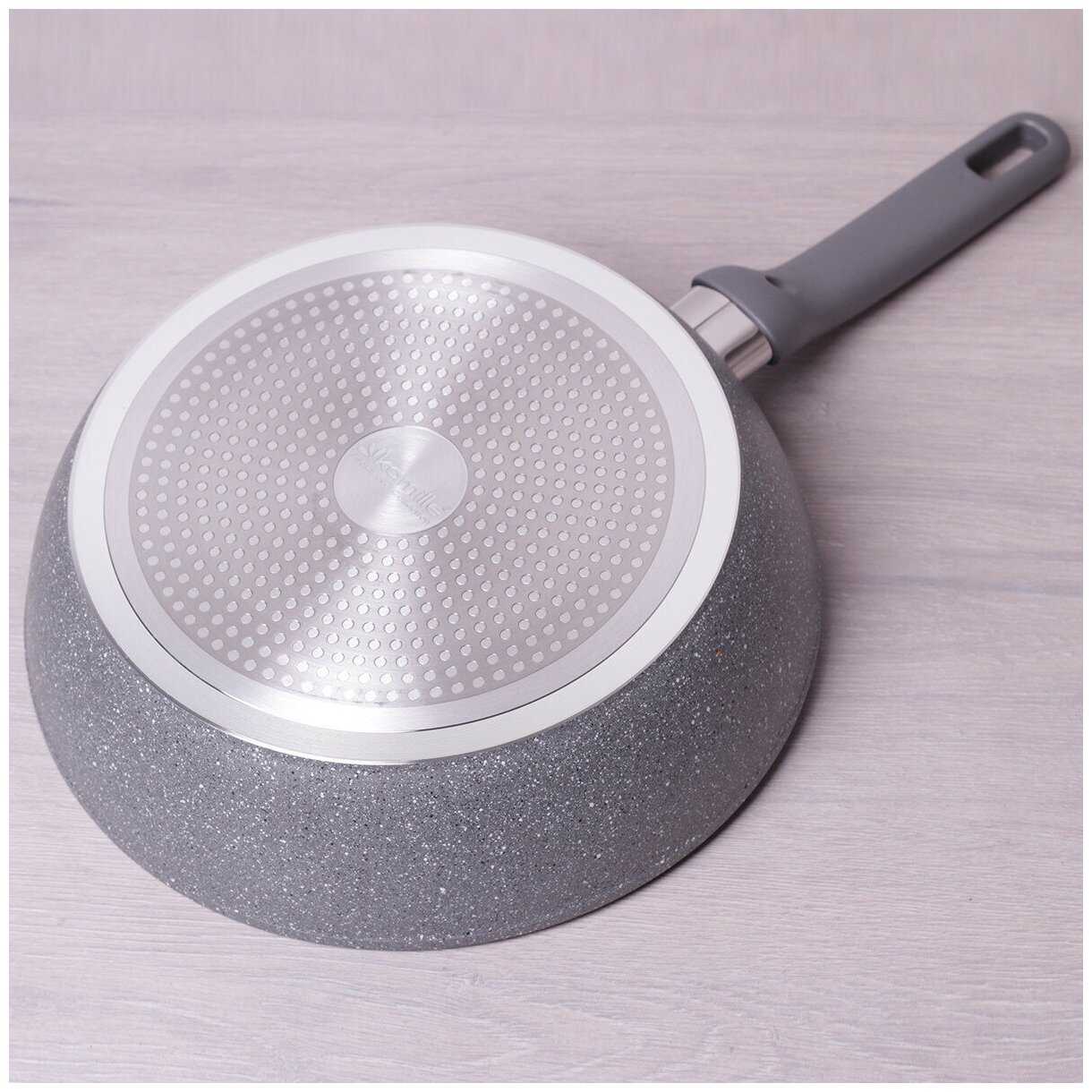 Сотейник 28 см с крышкой Kamille KM-4277GR (Ø28х7.5 см) из кованного алюминия с серым мраморным покрытием фотография 7