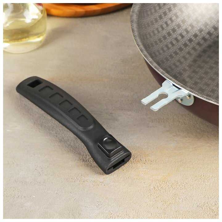 Сковорода ВОК Кружево, диаметр 28 см, с двумя съемными ручками фотография 5