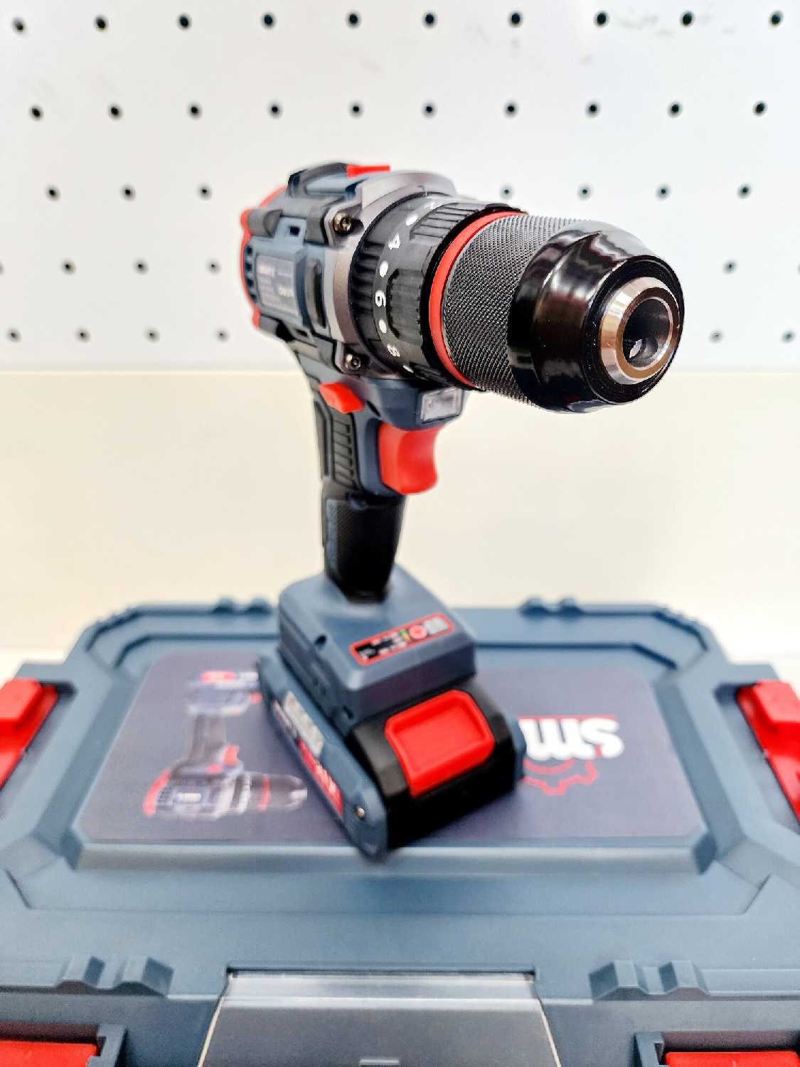 Аккумуляторный бесщеточный ударный шуруповерт Smart фотография 2