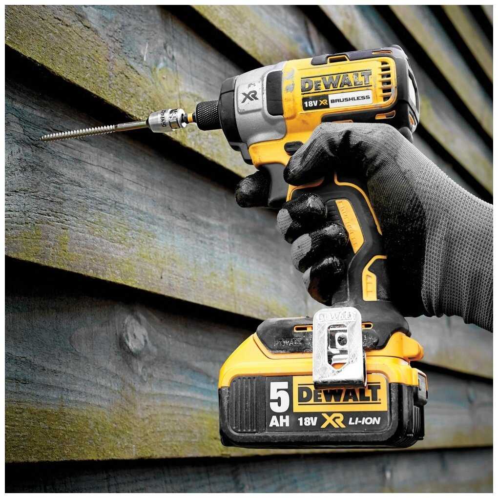 Ударная аккумуляторная дрель-шуруповерт DeWALT DCF887P2 фотография 2