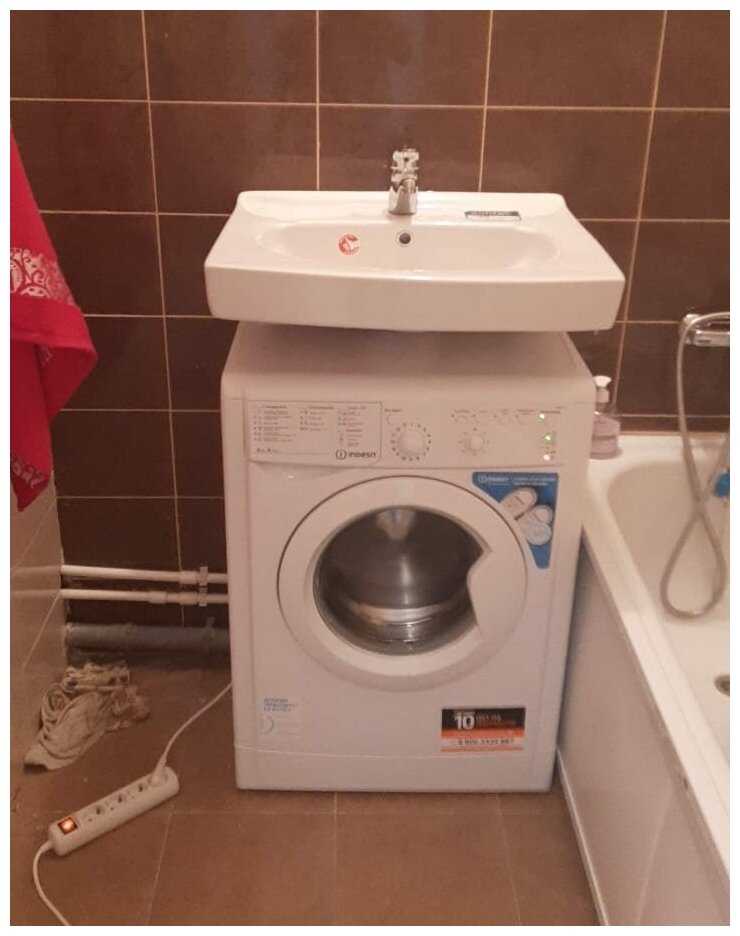 Комплект: стиральная машина под раковину Indesit IWUB 4085 / Индезит 4085 с раковиной Пилот 50 фотография 1